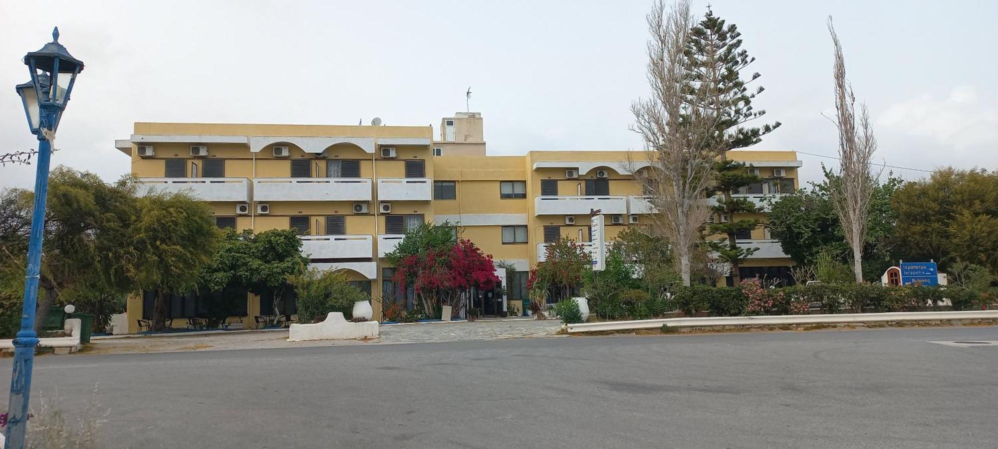 Esperides Hotel Ierápetra Buitenkant foto