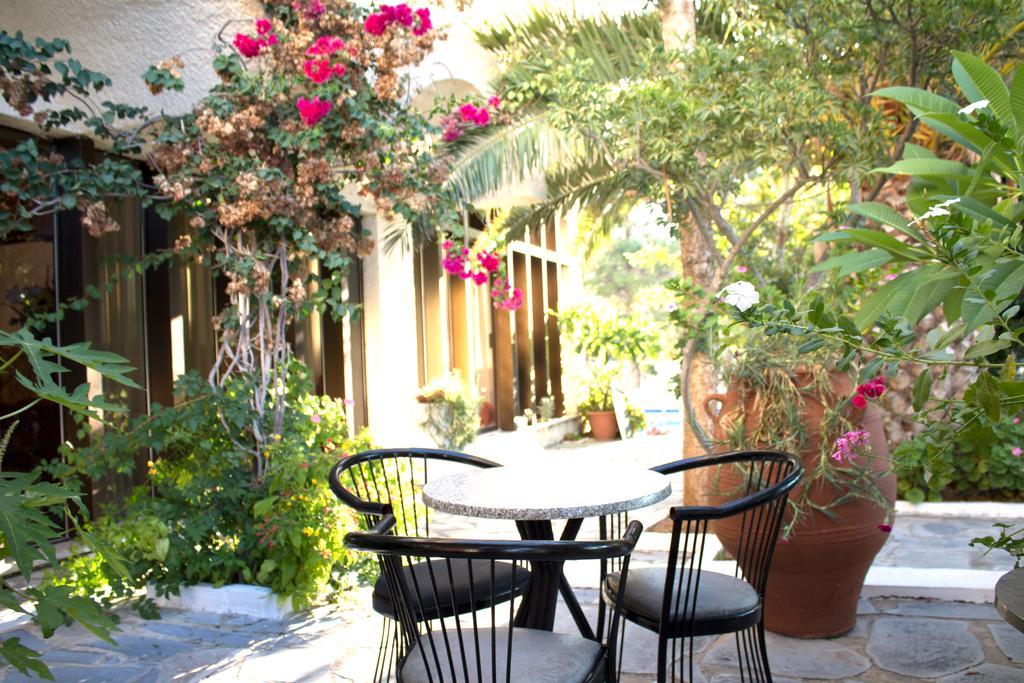 Esperides Hotel Ierápetra Buitenkant foto