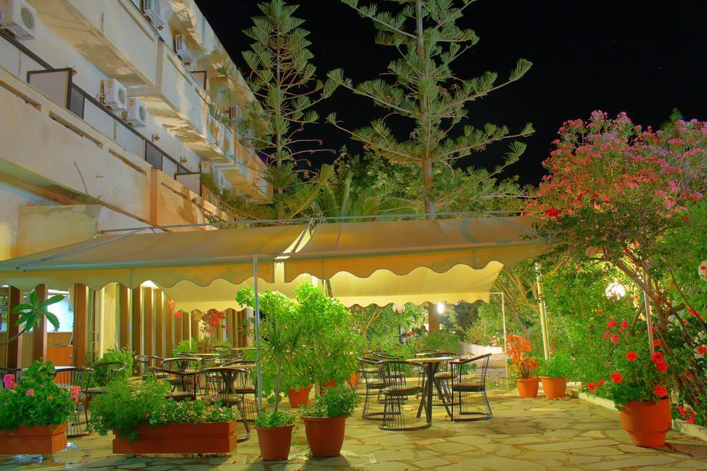 Esperides Hotel Ierápetra Buitenkant foto