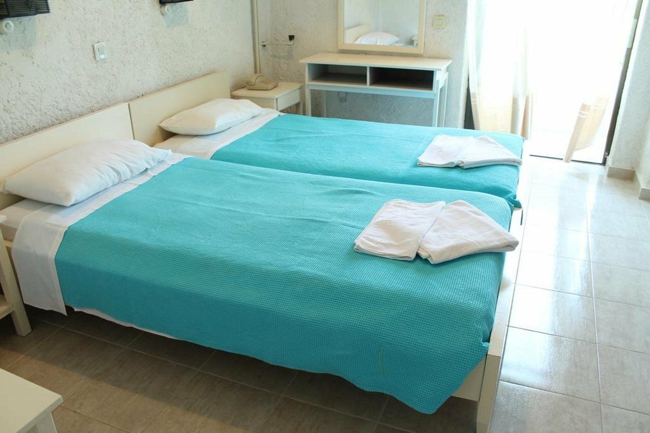 Esperides Hotel Ierápetra Buitenkant foto