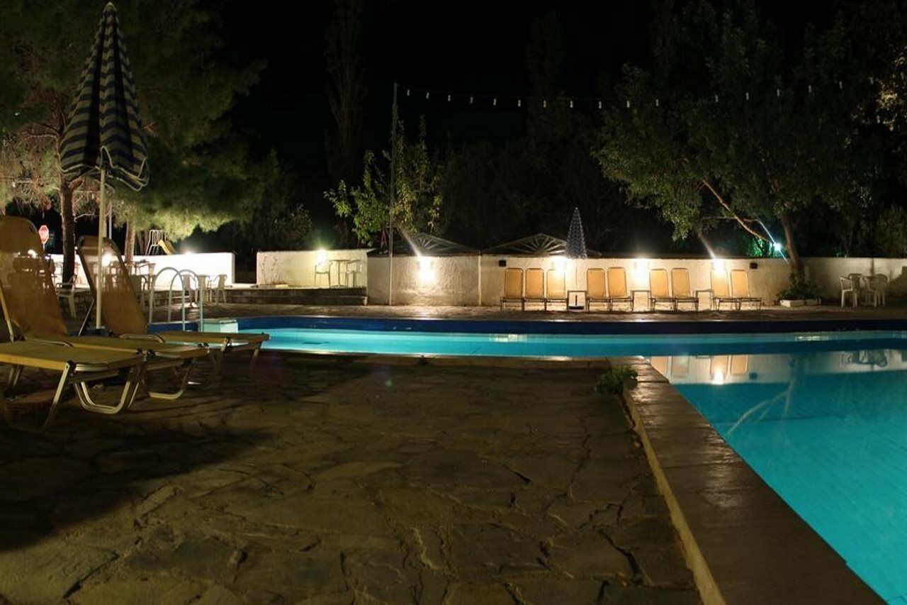 Esperides Hotel Ierápetra Buitenkant foto