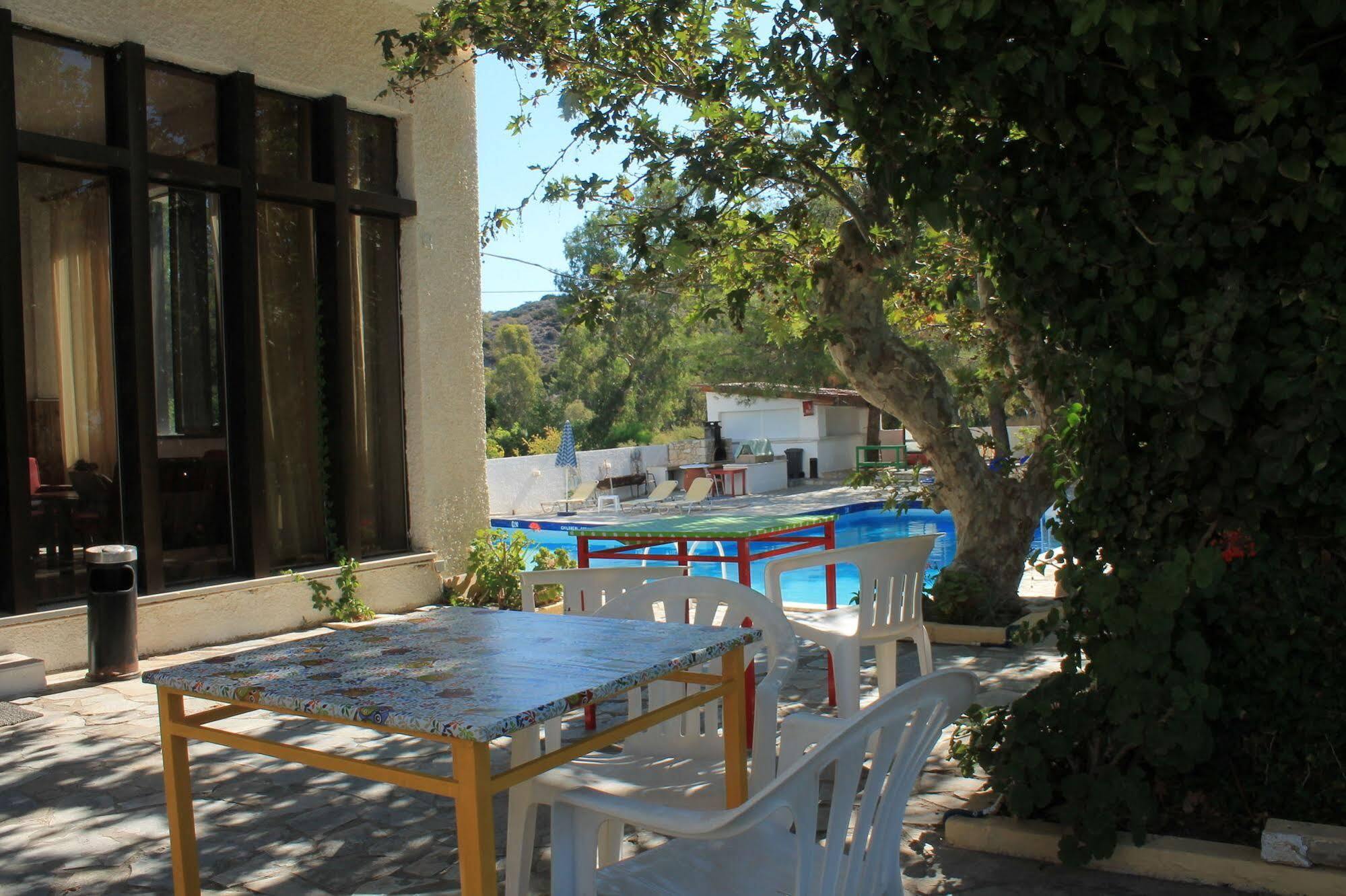 Esperides Hotel Ierápetra Buitenkant foto