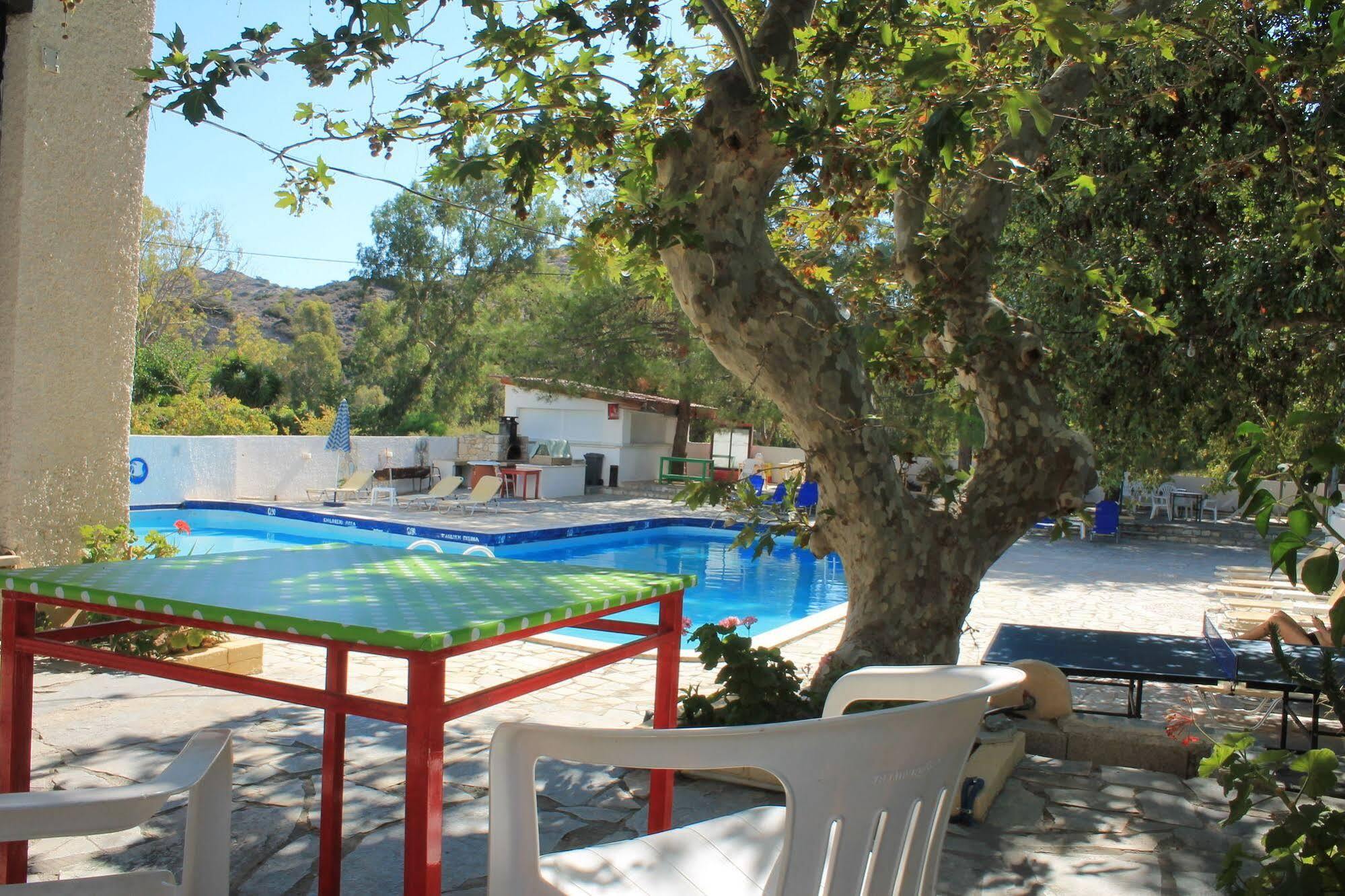 Esperides Hotel Ierápetra Buitenkant foto